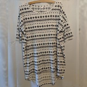 Lularoe Irma Black&White Geometric size M